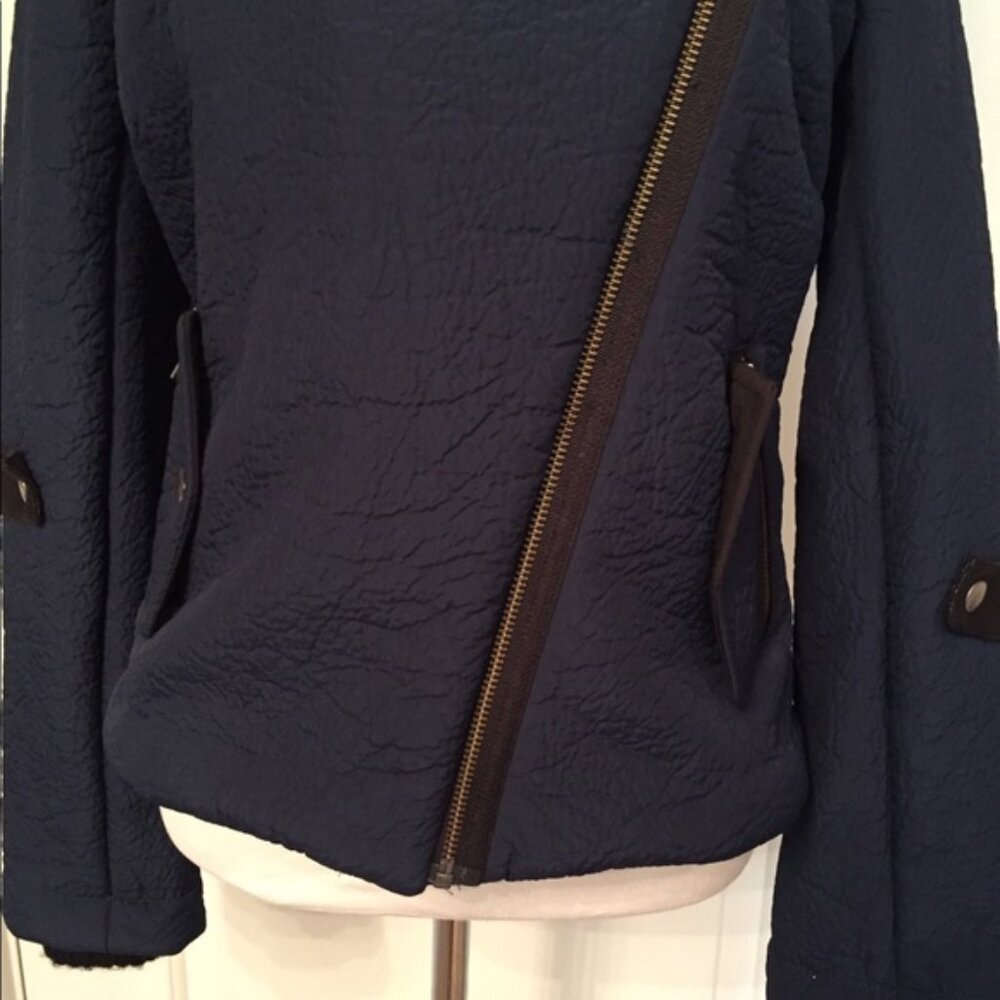 BARNEYS NY JACKET BLUE TEXTURED FAUX FUR LINED COLLAR POCKETS Size 4 - Picture 3 of 8